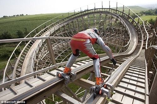 Fred_Bedderhead-roller-coaster-guy-02